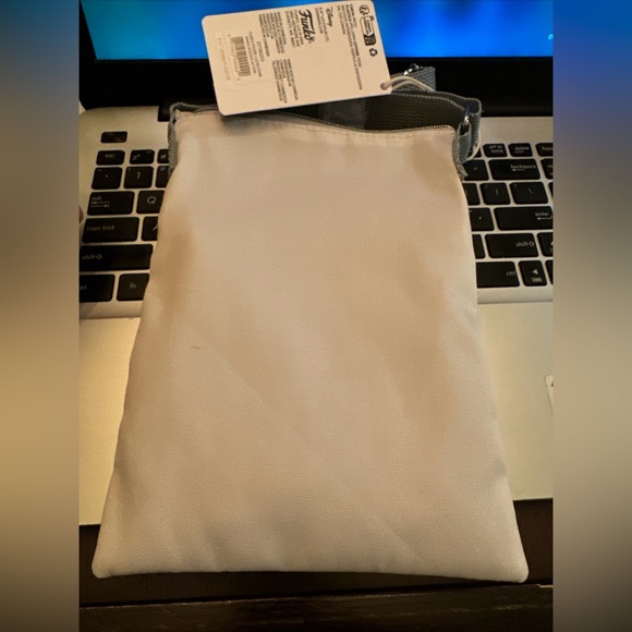 Funko Ahsoka & Grogu Passport Bag Star Wars Ahsoka New With Tags - Picture 7 of 7